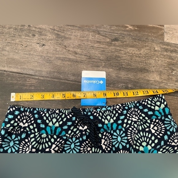 COLUMBIA Cool Coastal Shortie Shorts Womens S Omni Shade 50+ Blue Geometric NWT - Picture 7 of 8